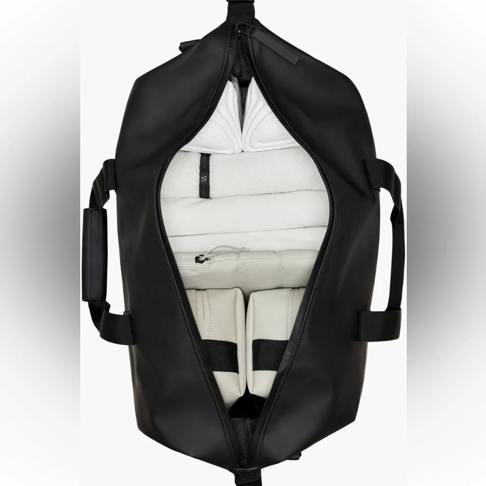 Rains Hilo Weekend Bag Black NWT Waterproof Duffel